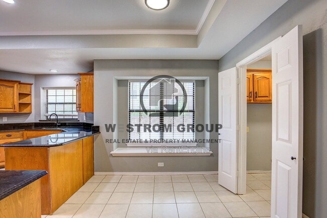 Building Photo - 3914 Meadow Dr