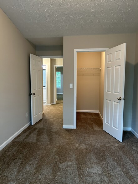 Building Photo - 2916 Vining Ridge Ter