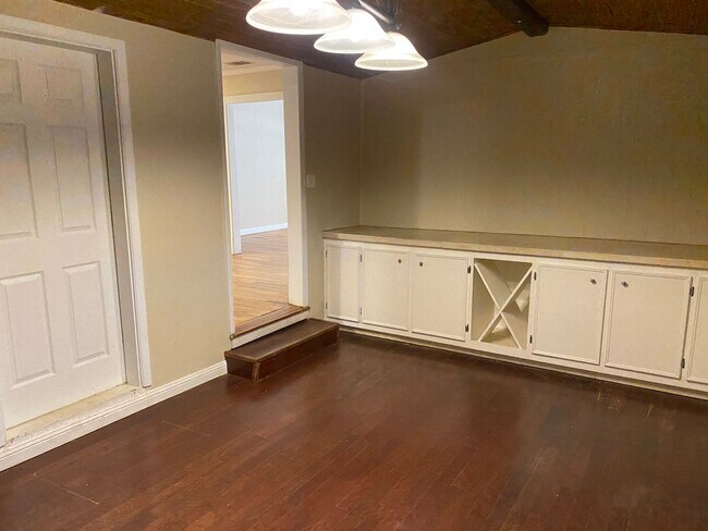 Building Photo - Pre-Leasing 3 bed 2 bath Move In Ready! Close to Texas Tech!!