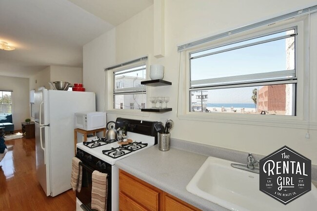 Building Photo - 26 Breeze Ave