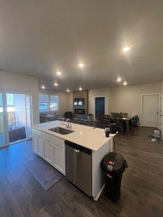 Building Photo - 3-Bedroom 2-Bathroom home in Lowell