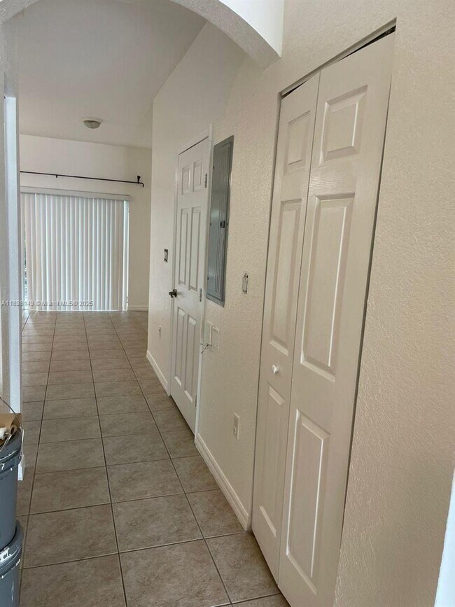 Building Photo - 4911 SW 140th Terrace