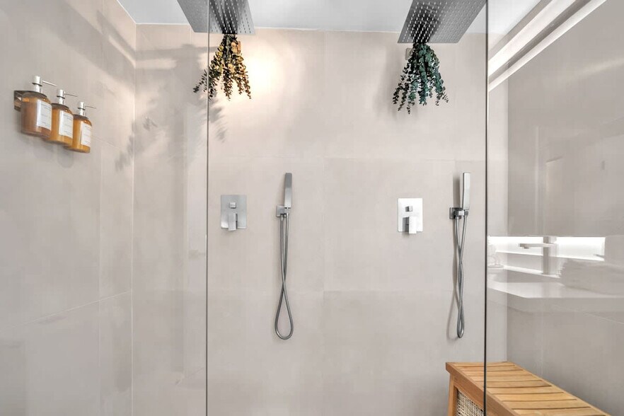 Building Photo - 400 NW 45th St