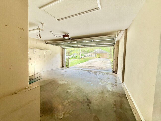 Building Photo - 7112 Hiawassee Overlook Dr