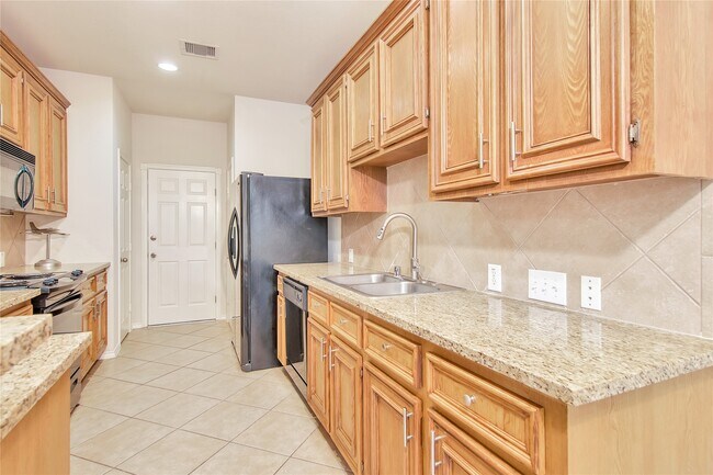 Building Photo - 16518 Strathmore Manor Ln
