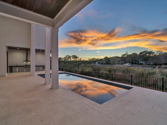 Building Photo - 330 Kelly Plantation Dr