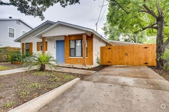 Building Photo - RECENTLY REMODELED 3 BR / 2 BATH COTTAGE L...