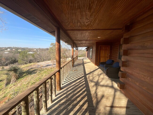 Building Photo - Gorgeous 2 Bedroom, 2 1/2 Bath Home  with BONUS room in Sunrise Beach, TX.