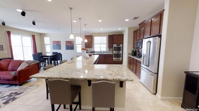 Building Photo - 691 N Oliveto Dr