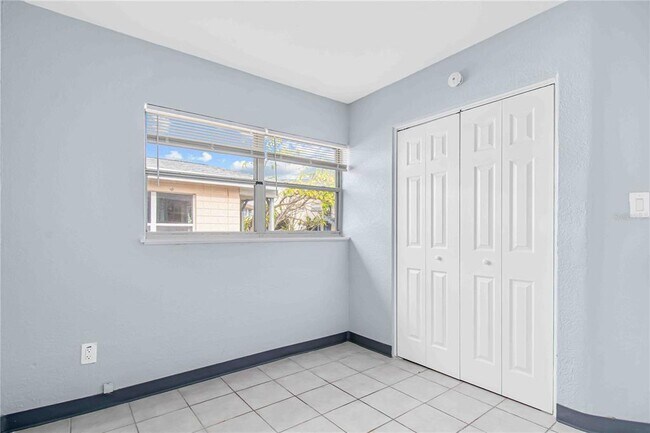 Building Photo - 140 112th Ave N