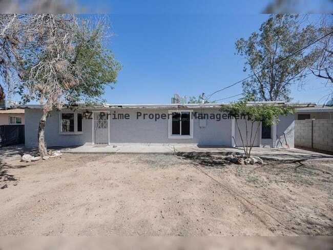 Building Photo - 452 S Mulberry