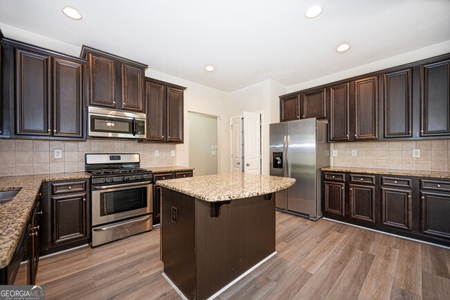 Building Photo - 813 Golden Isles Dr