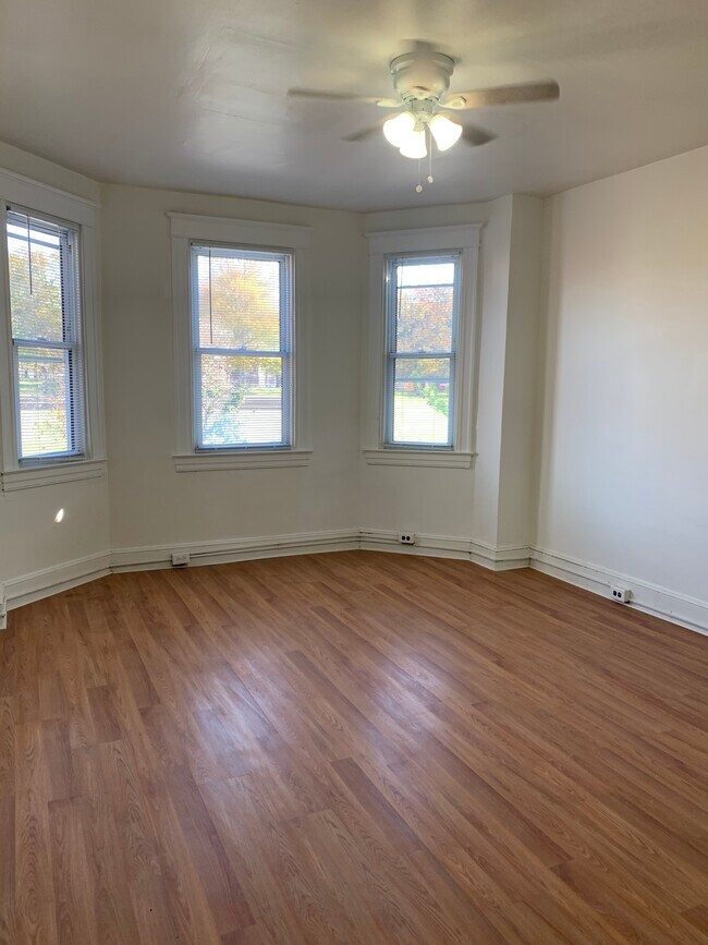Master Bedroom - 1540 Moreland Ave