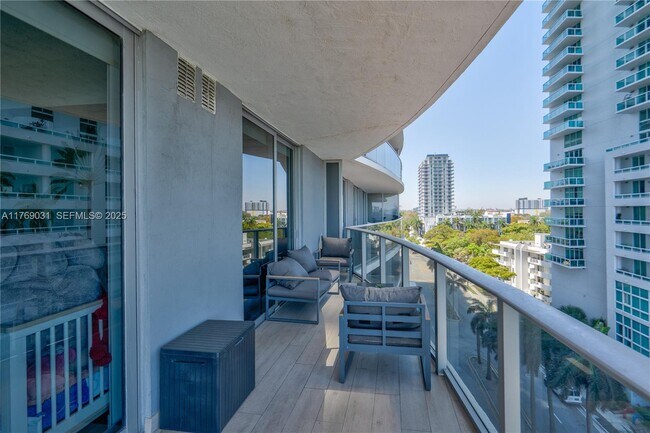 Building Photo - 488 NE 18th St