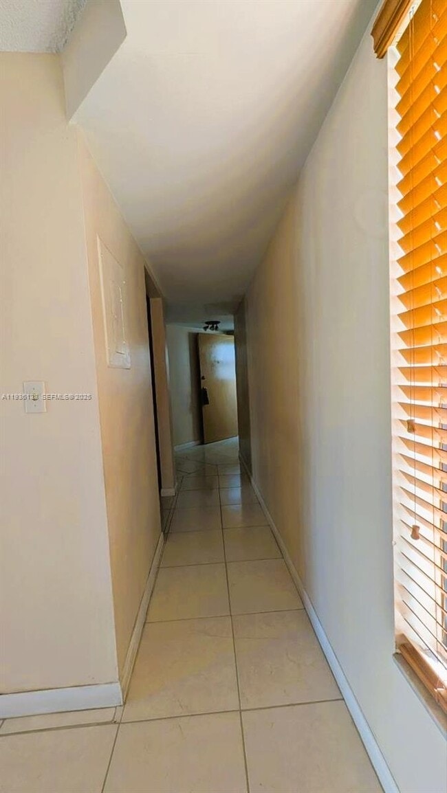 Building Photo - 1820 W 53rd St