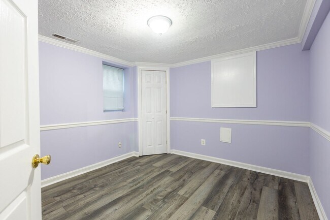 Building Photo - Cozy 3 BR/2 BA Single-Family Home in Halet...