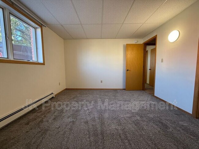 Building Photo - 3532 11th Ave S