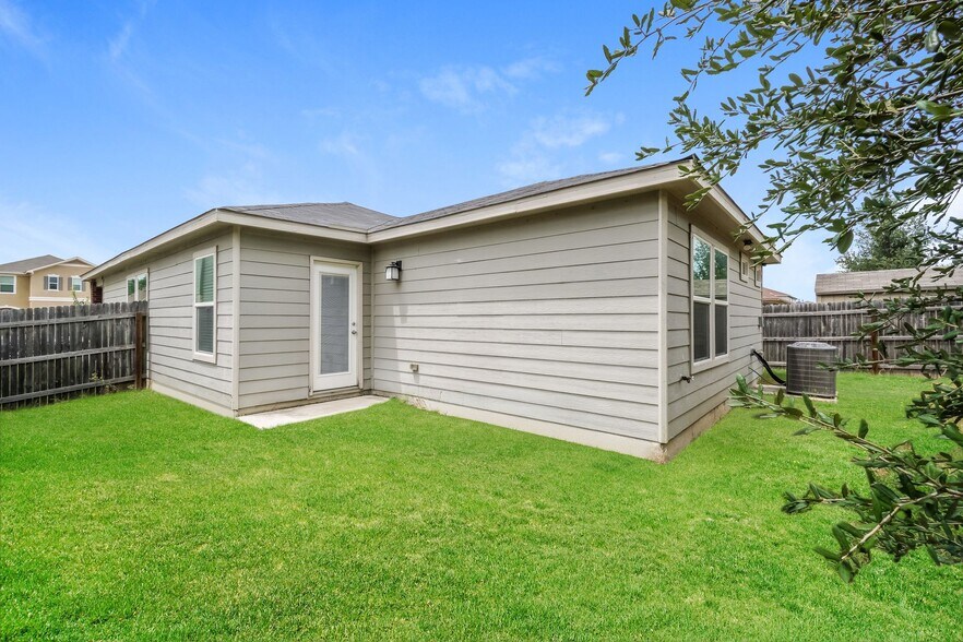 Building Photo - 7944 Broussard