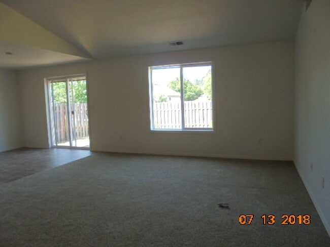 Building Photo - 3557 NE Hembree St