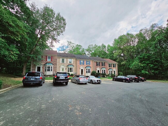 Building Photo - 435 Oakton Way