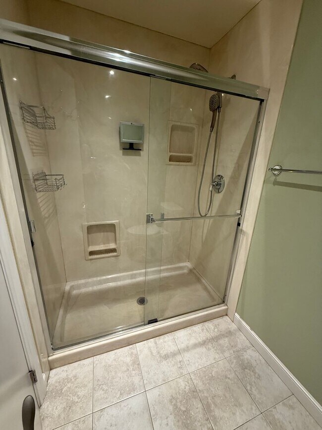 Building Photo - 290 Riverwood Cir