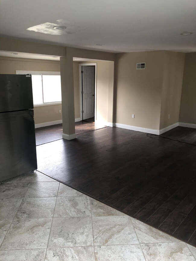 Building Photo - Nice, quiet 3/2 in North Huntingdon