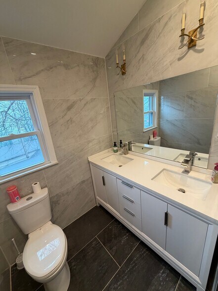 Building Photo - 39 Jackson St