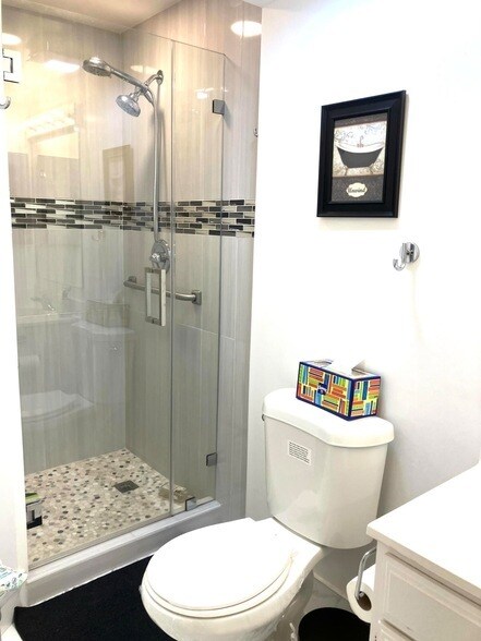 Building Photo - 283 Durham E