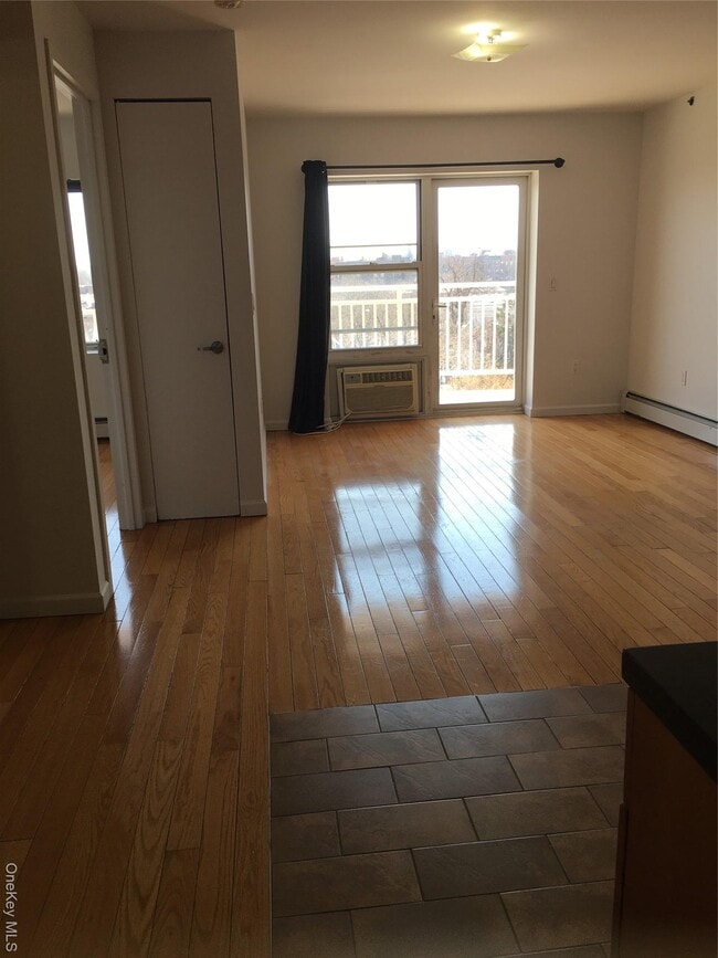 Building Photo - 93-05 37th Ave