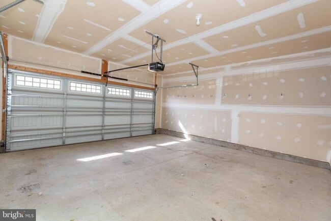 Building Photo - 210 Eternal Way