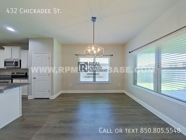 Building Photo - 432 Chickadee St