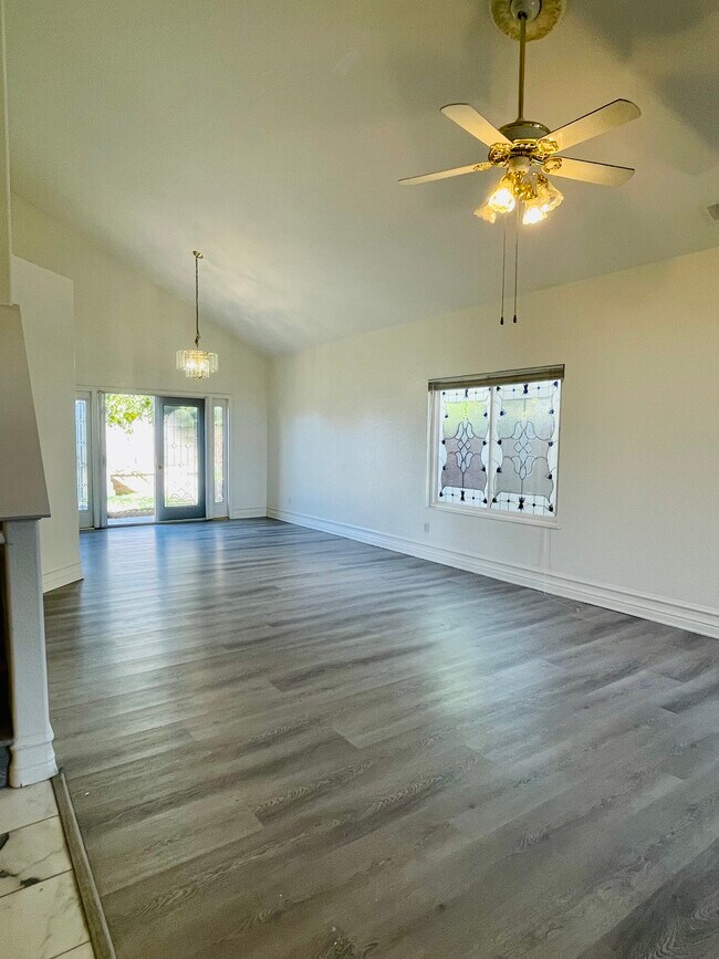 Building Photo - 40095 Festival Rd