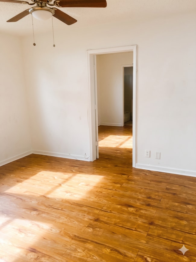 Building Photo - Spacious 3-Bedroom Home in Prime Pinellas Park Location – 1,354 Sq Ft