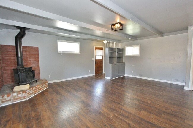 Building Photo - Charming Single-Level Studio Home
