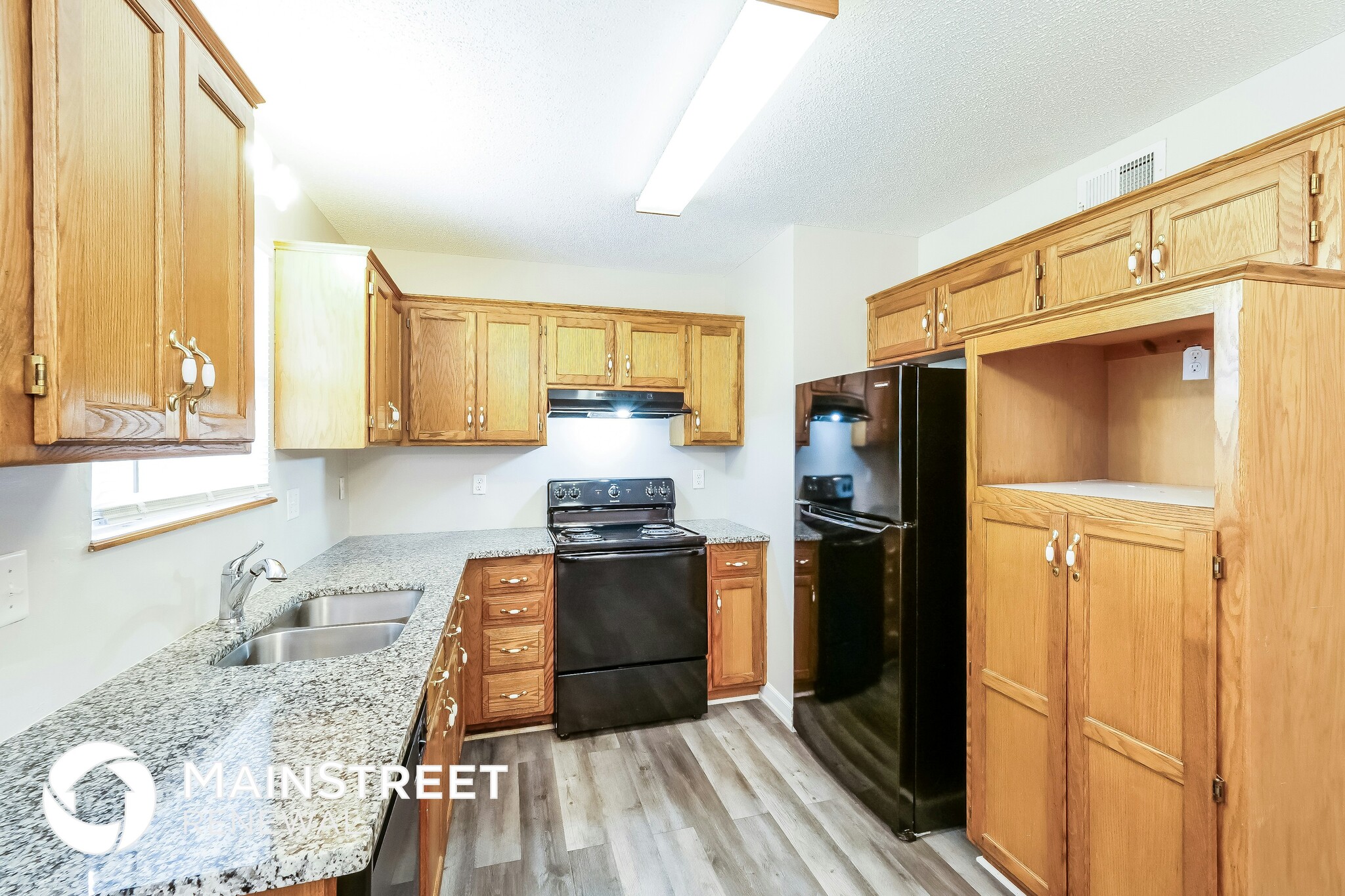 Building Photo - 17417 Montgall Dr