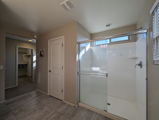 Building Photo - 1253 N 166th Ave