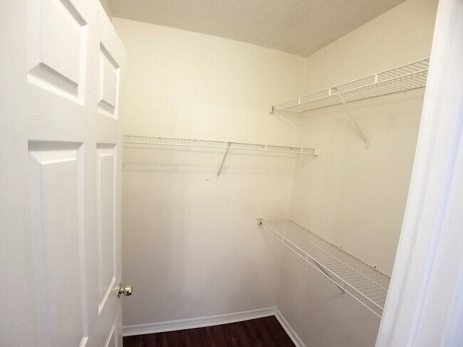 Building Photo - Gorgeous 2/2 Wood Floors Condo For Rent @ ...