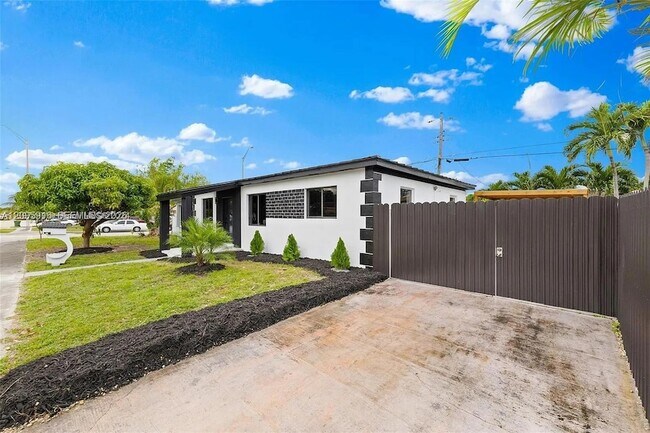 Building Photo - 331 W 40th Pl