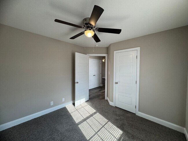 Building Photo - Stunning 4-Bedroom, 3-Bathroom Home – A Mu...