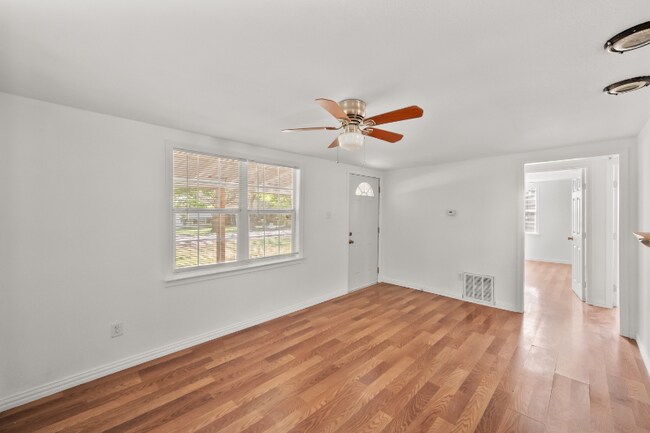 Building Photo - 502 Milam Ave