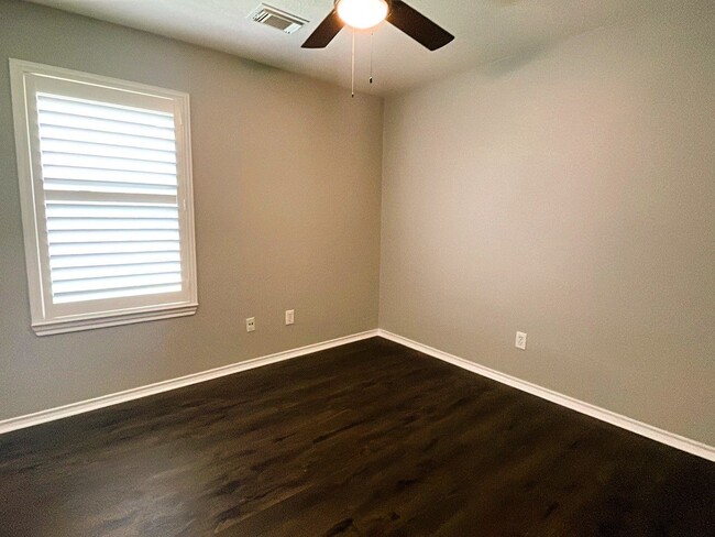 Building Photo - 4113 Cleburne Dr