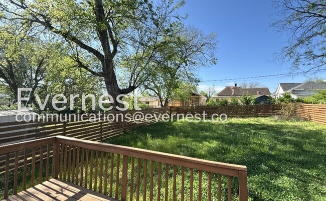 Building Photo - 2102 Vine St