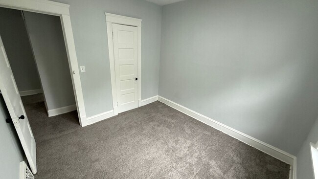 Building Photo - 386 East 152