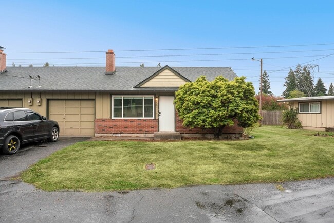 Building Photo - Cottonwood Court