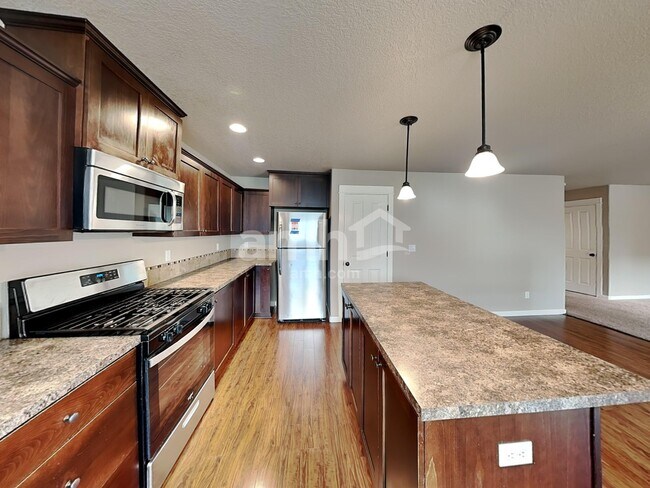 Building Photo - 468 Tulip Ave