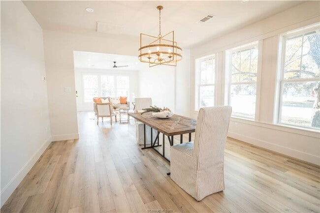 Building Photo - AUGUST 2026 PRE-LEASE!! Stunning Remodeled...