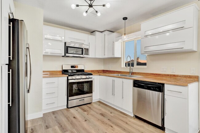Building Photo - 458 W Bon Air Dr