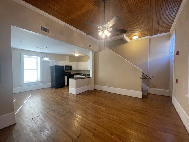 Building Photo - Loft Style One Bedroom Apartment in Great ...