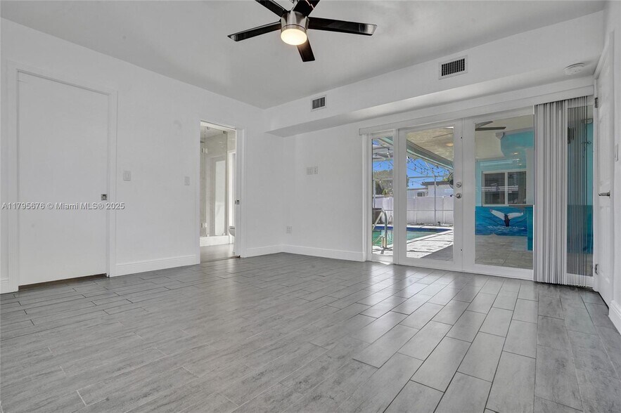 Building Photo - 9240 SW 54th St