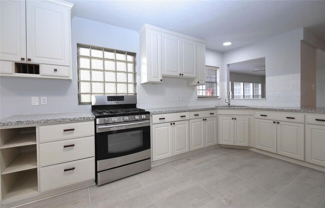 Building Photo - 5221 Palmetto St